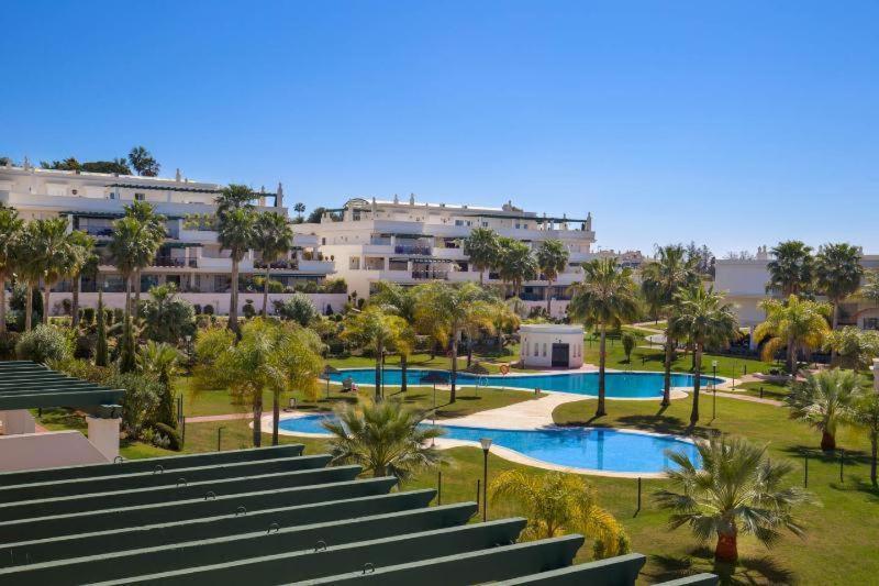 Apartament Con Enorme Terraza En Complejo Con Piscina En Nueva Andalucia - Lorcrimar Marbella