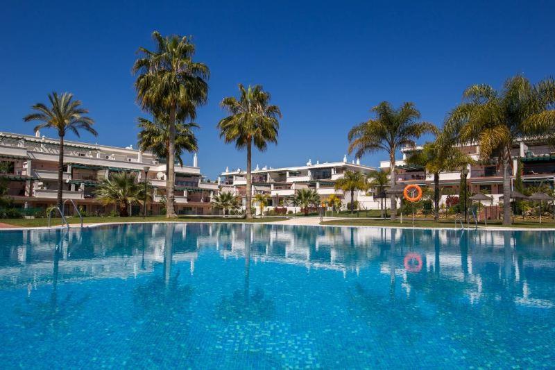 Apartament Con Enorme Terraza En Complejo Con Piscina En Nueva Andalucia - Lorcrimar *