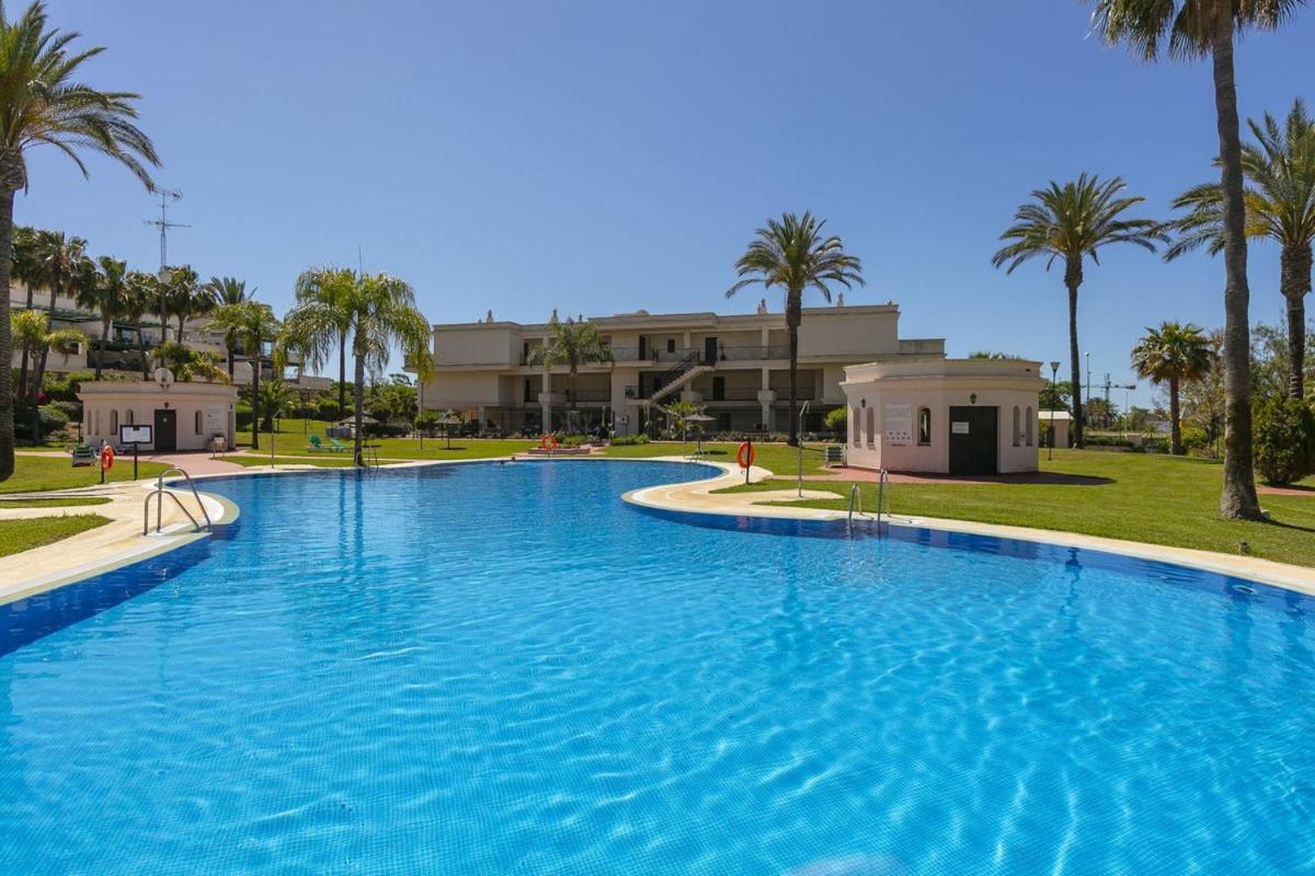 Con Enorme Terraza En Complejo Con Piscina En Nueva Andalucia - Lorcrimar Appartement *