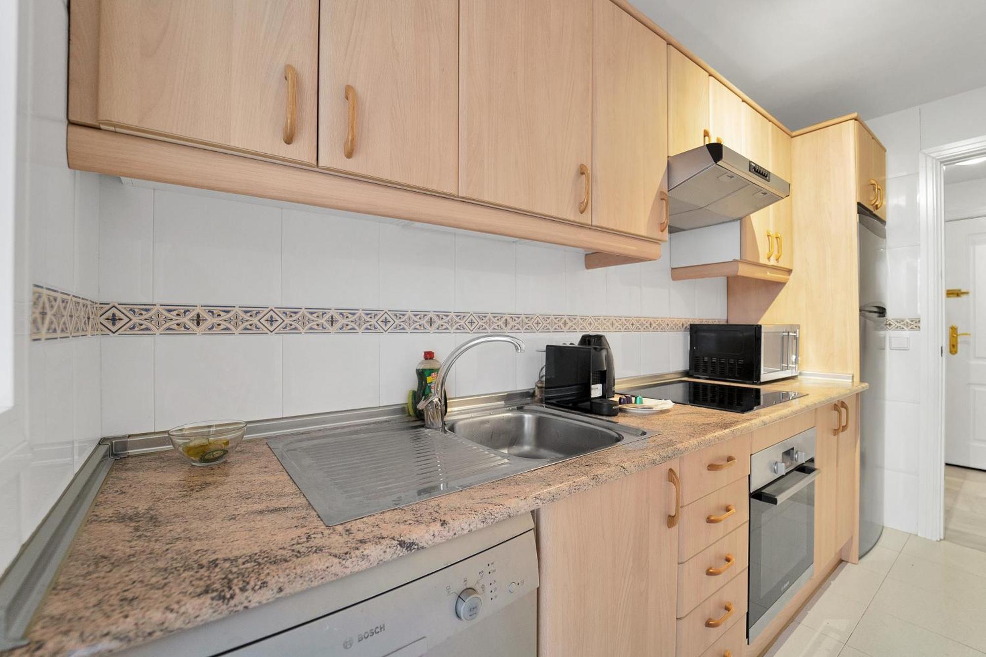 Apartament Con Enorme Terraza En Complejo Con Piscina En Nueva Andalucia - Lorcrimar